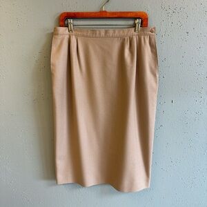 Pendleton Women’s Camel Pencil Skirt. Fully lined,side pockets and side closure